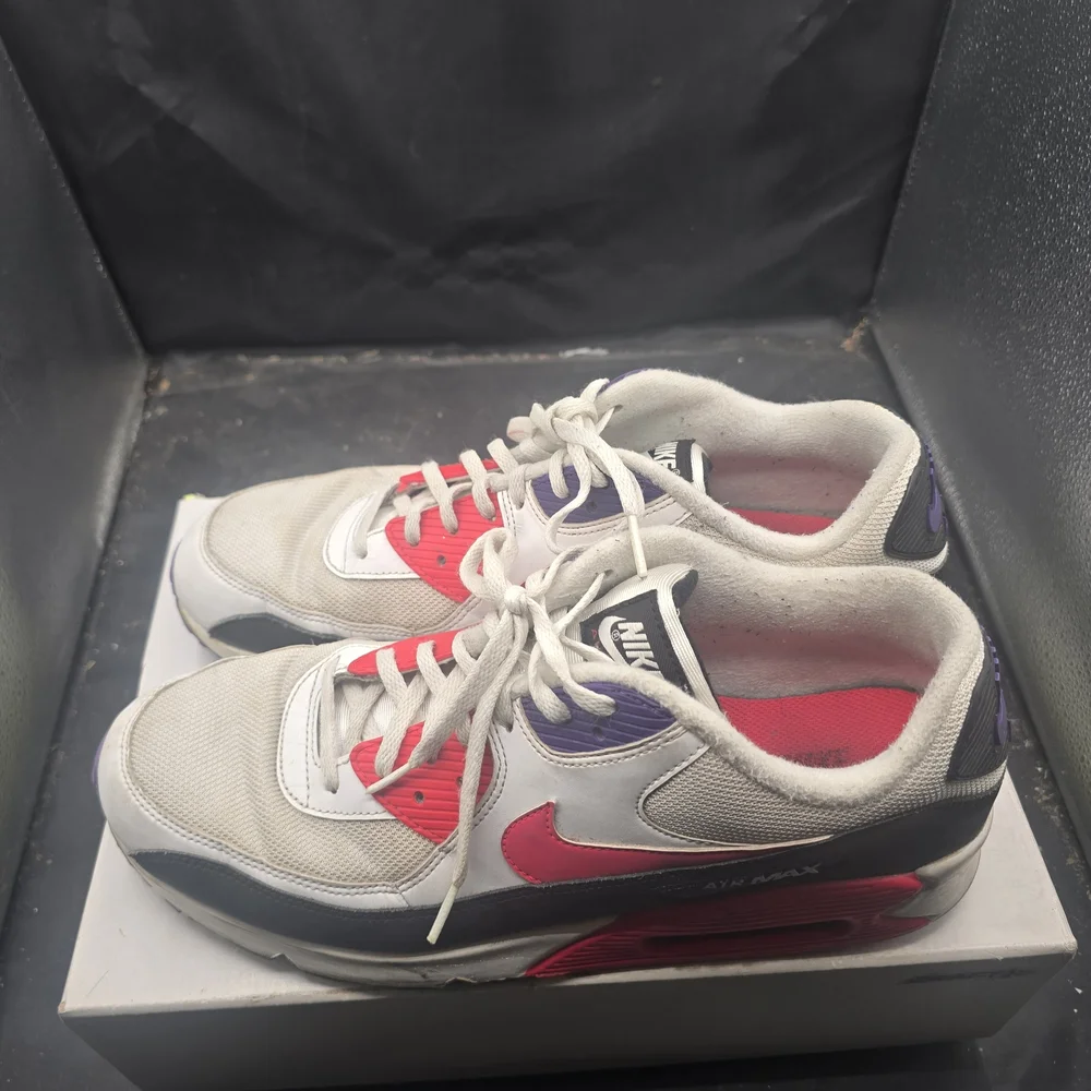 Nike White and‎ Red Sneakers